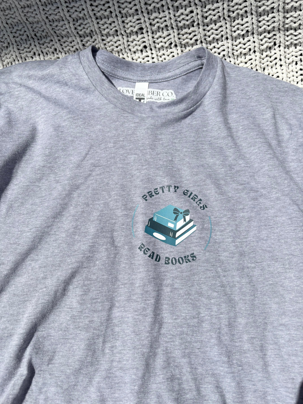 Pretty girls read books Tee